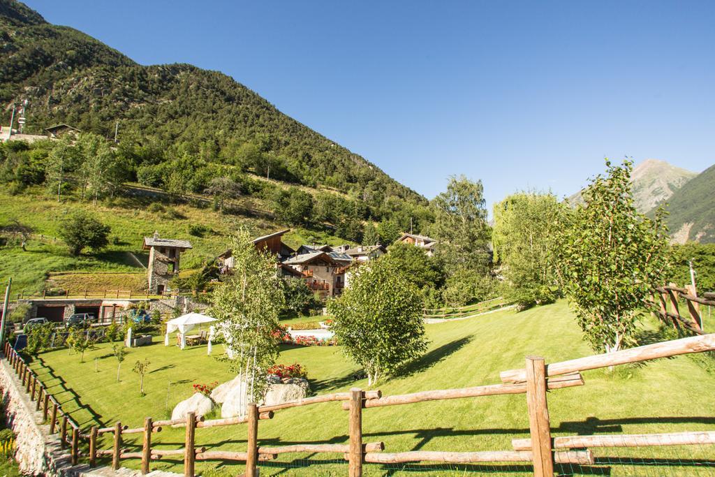 Отель Le Petit Relais Вальпеллин Экстерьер фото